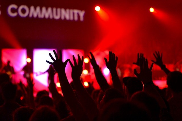 7 Restaurant Discounts to Start Offering This Month 5 People in a concert