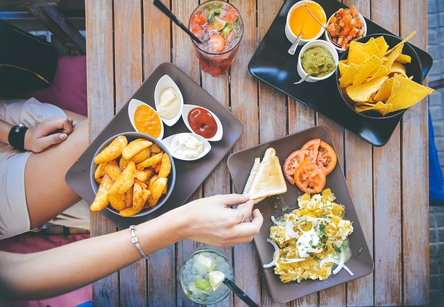 7 Restaurant Discounts to Start Offering This Month 6 Bundle of Food