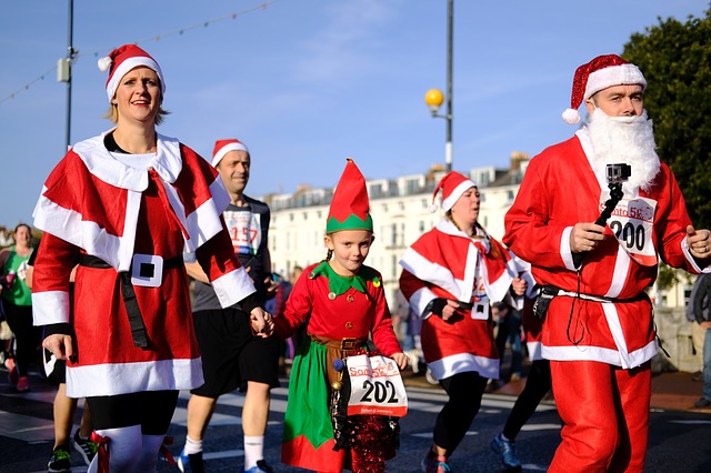 7 Restaurant Community Involvement Ideas 4 People in a Fundraising Parade