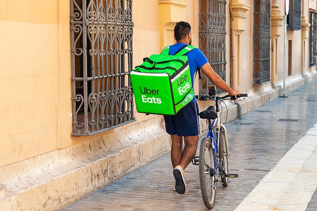 Ordering Apps That Your Customers Will Love 8 Uber Eats Delivering food