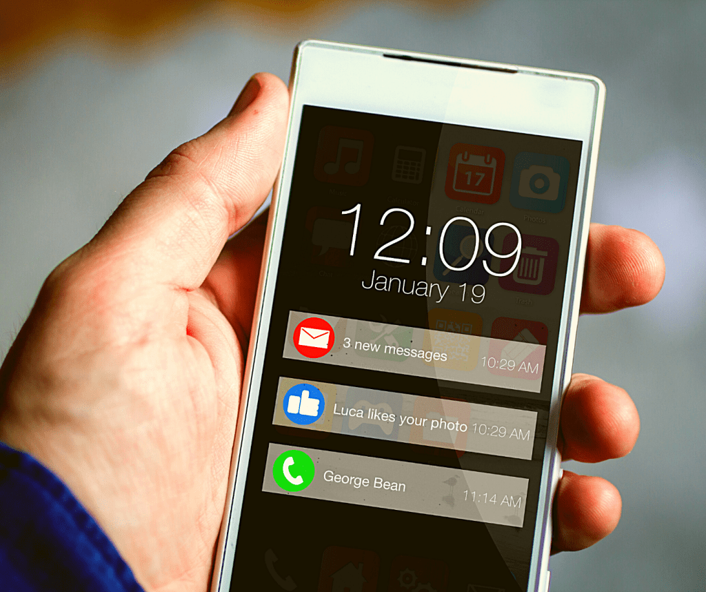 Mobile App For Restaurants - 10 Basic Features To Check Out 3 Push notification on mobile phone that will help restaurant & takeaway owners manage their orders.