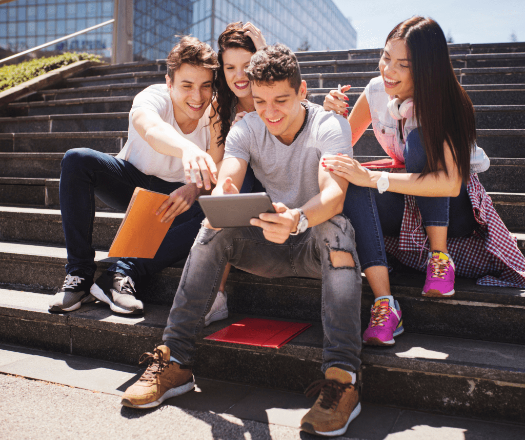 Social Media Marketing for Restaurants & Takeaways - A Complete Guide 4 Restaurants & Takeaways must not only accumulate followers but also make sure that there is engagement in their social media platforms.