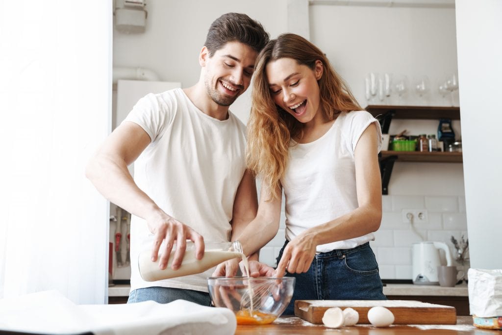 10 Best Ideas For Restaurant Promotions On Valentine's Day 2 Cake Mixing for Couples