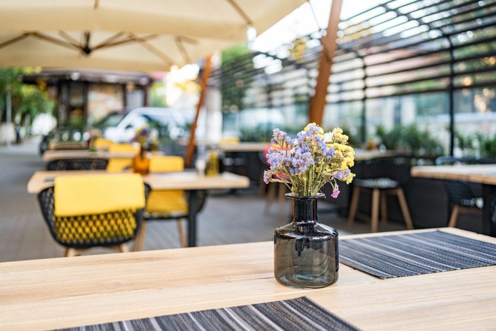 Tips For Choosing Right Furniture for Your Cafe or Restaurant 5 restaurant furniture